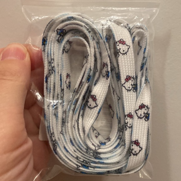🆕NIP SANRIO: Hello Kitty Shoe Laces - Picture 2 of 3